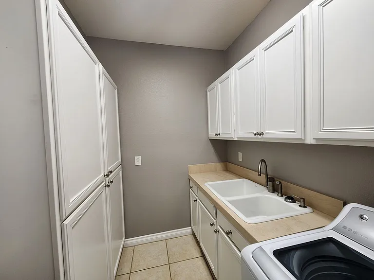 9516 Royal Lamb Dr — Photo 14