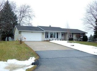 W5776 S Ra Le Dr, Fort Atkinson, WI 53538