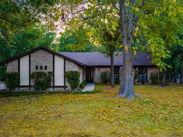 305 Shadowwood Trl, Red Oak, TX 75154
