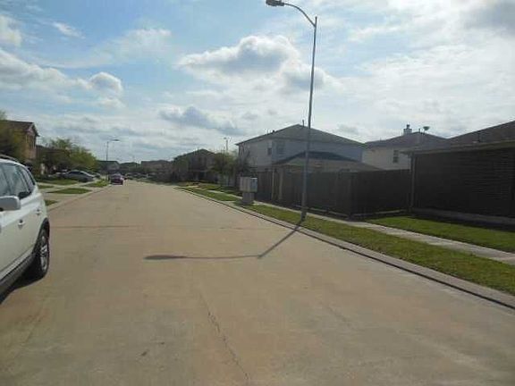 2nd image of 13130 Crescent Manor Ln