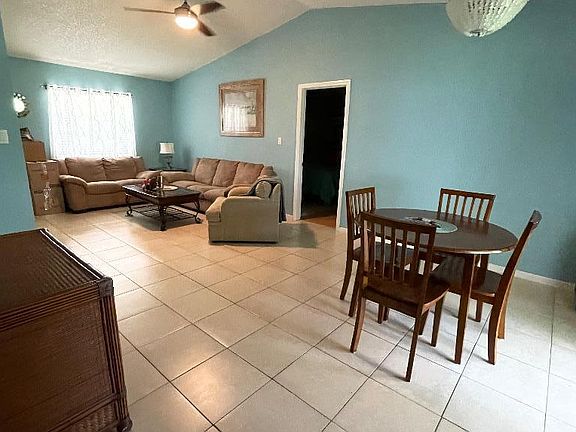 4th image of 407 SW Duval Avenue