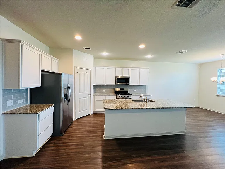 16901 Aventura Ave — Photo 14