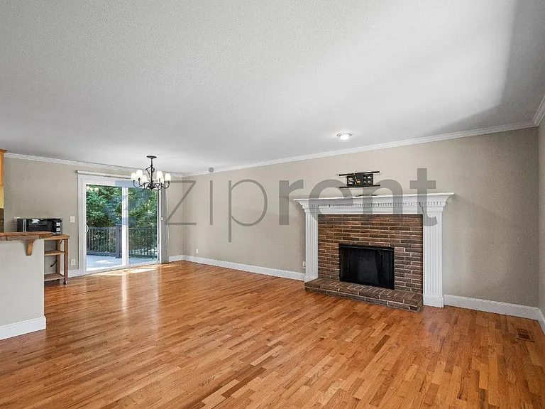 1913 162nd Ave NE — Photo 3