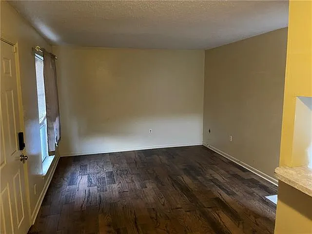 2 bed, 1.0 bath, 900 sqft, $790 — Photo 4