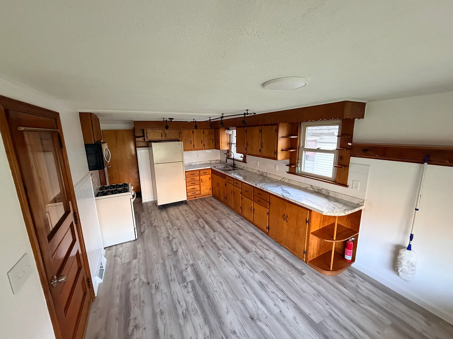 2 bed, 1.5 bath, 1008 sqft, $1,600 — Photo 4
