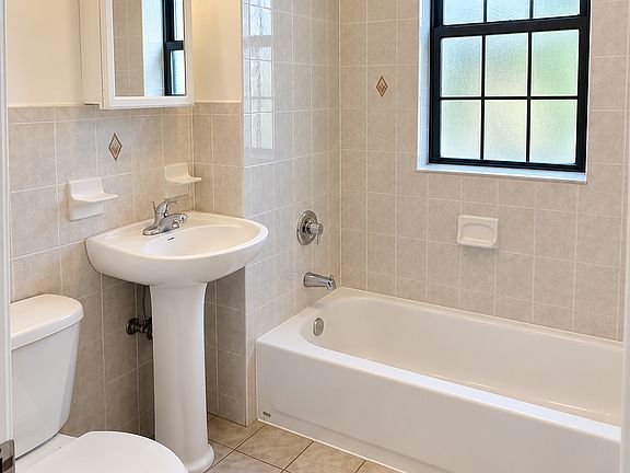 4th image of 108 Chestnut St #13