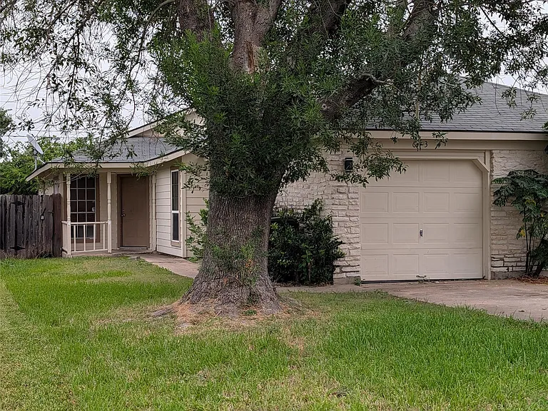 613 Greenlawn Blvd — Photo 1