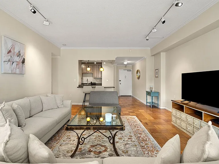 2 Hawthorne Pl #17M — Photo 2