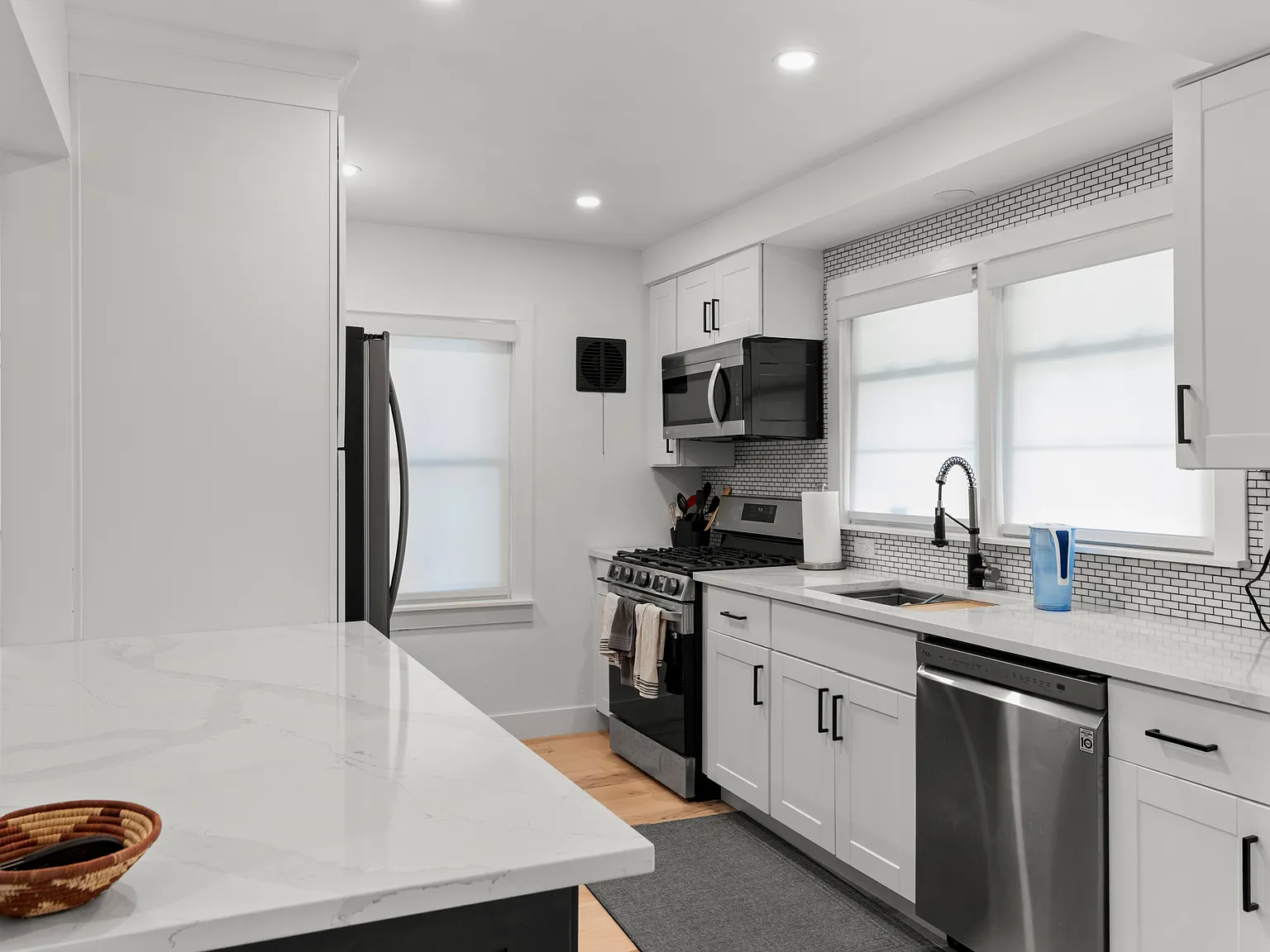 2 bed, 899 sqft, $2,800 — Photo 4