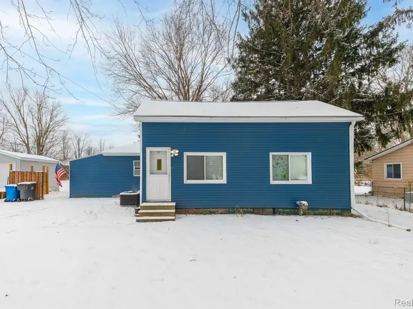 227 Pulford St, Howell, MI 48843