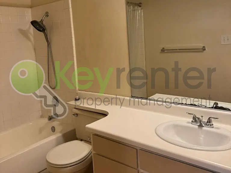 2515 H St #5 — Photo 17