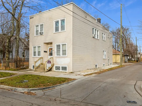514 8th St, Waukegan, IL 60085