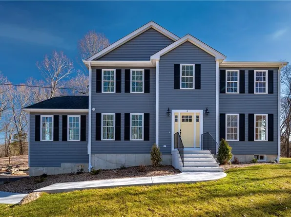 4 Jencks Rd, Cumberland, RI 02864
