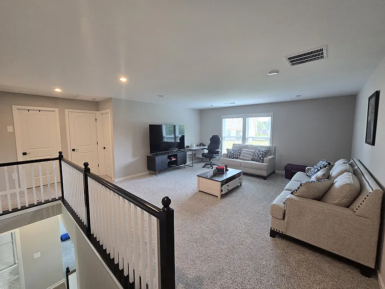 121 Linden Ct — Photo 18