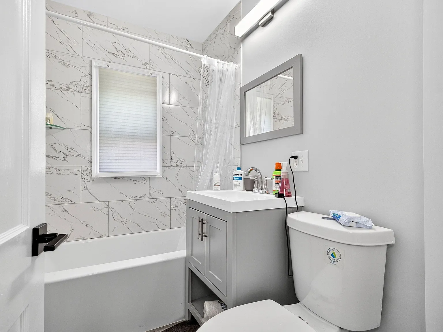 3 bed, 999 sqft, $3,900 — Photo 3