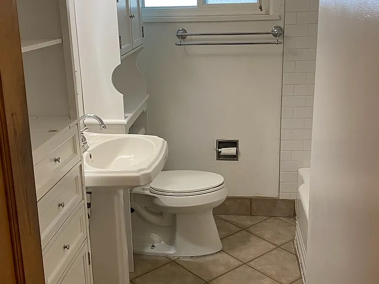 1020 Girard Blvd NE — Photo 12
