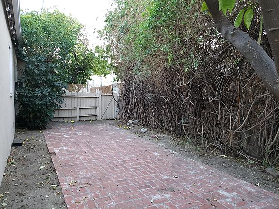 5th image of 1213 W Burbank Blvd