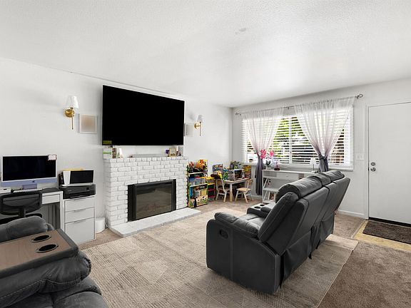 3rd image of 1558 W 3rd Street