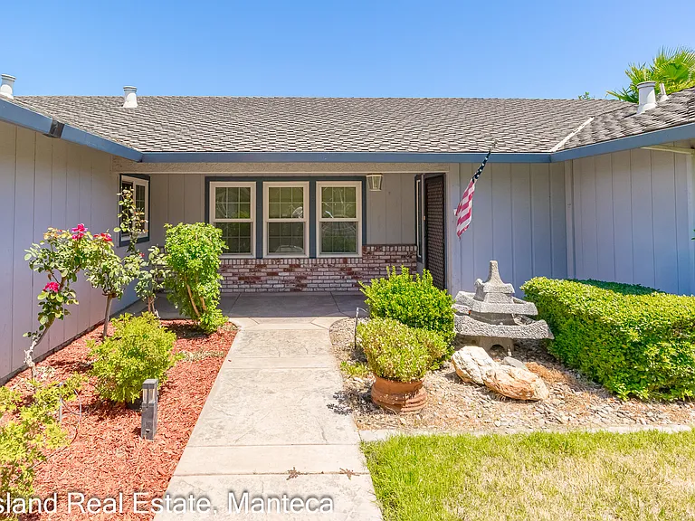 1635 Crom St — Photo 4
