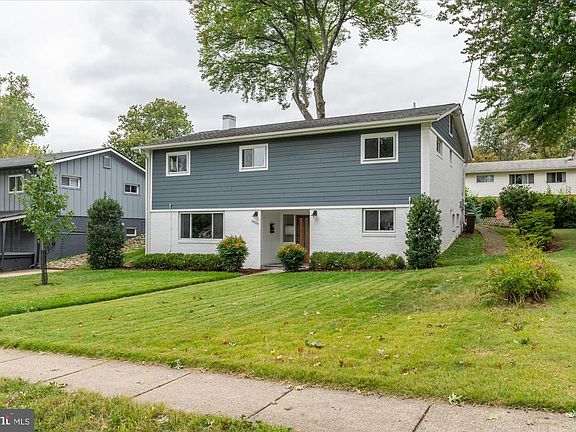 3rd image of 9834 Cherry Tree Ln