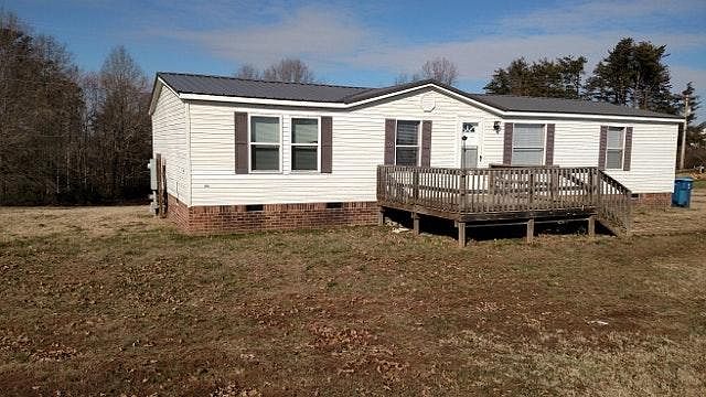 2nd image of 1888 Sheffield Rd