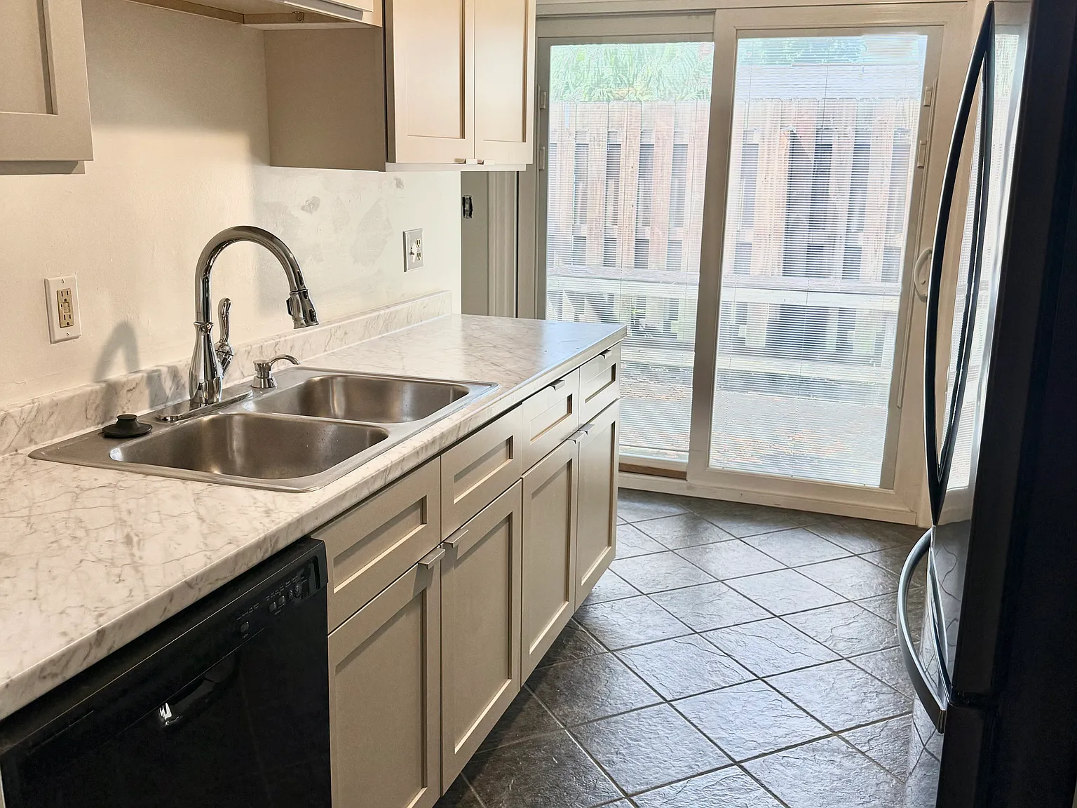 2 bed, 1132 sqft, $1,700 — Photo 4