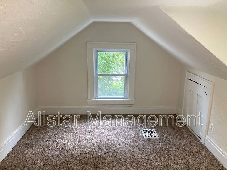1201 East Ave — Photo 11