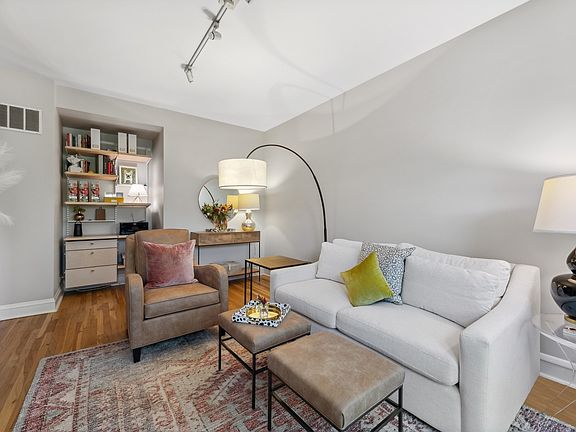 3rd image of 537 W Eugenie St #2