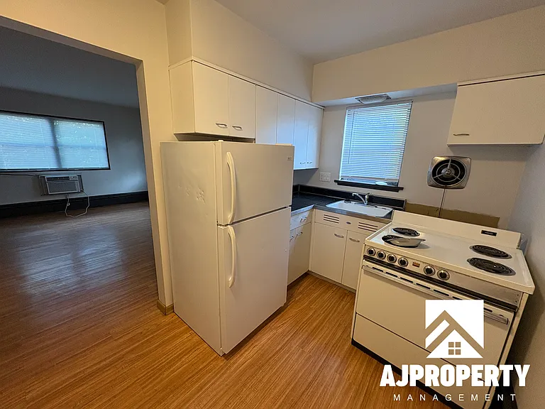 700 S Summit Ave #9 — Photo 3