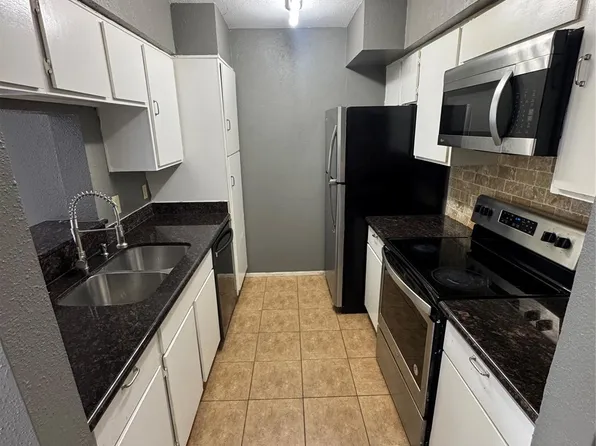 6633 W Airport Blvd APT 810, Houston, TX 77035
