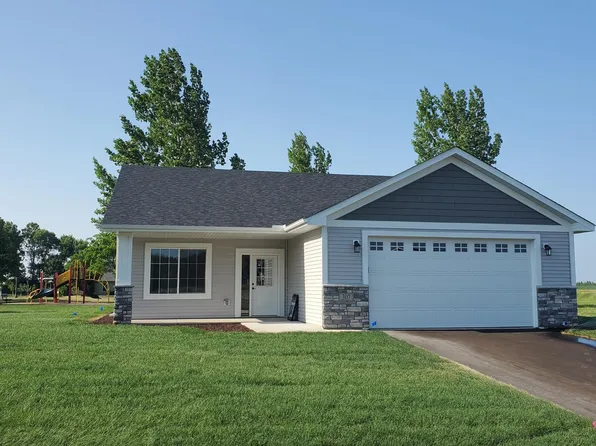 307 Pine Cir, Winthrop, MN 55396