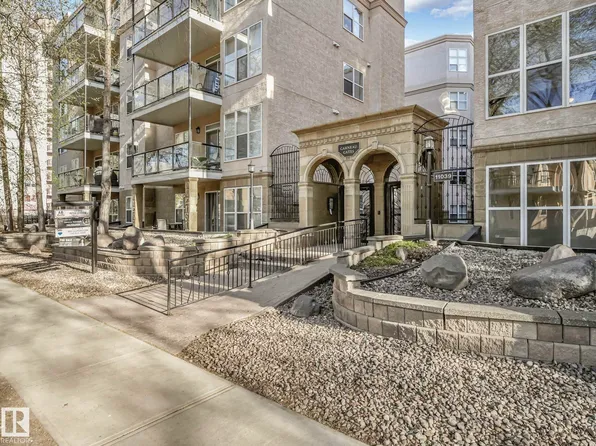 11025 83rd Ave NW #302, Edmonton, AB T6G 2V5