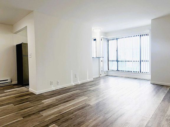 2nd image of 1821 Pacific Ave #1