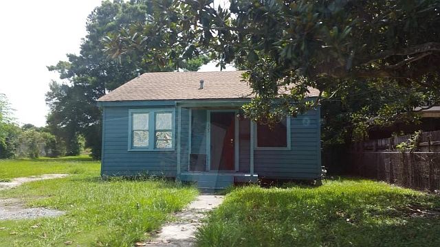 1st image of 305 Daigre St