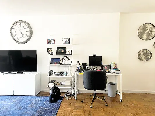 Rented by Buchbinder & Warren | media 19