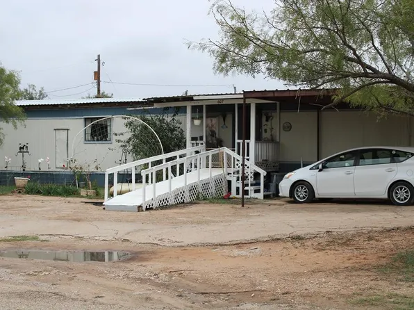 607 N 14th St, Ballinger, TX 76821