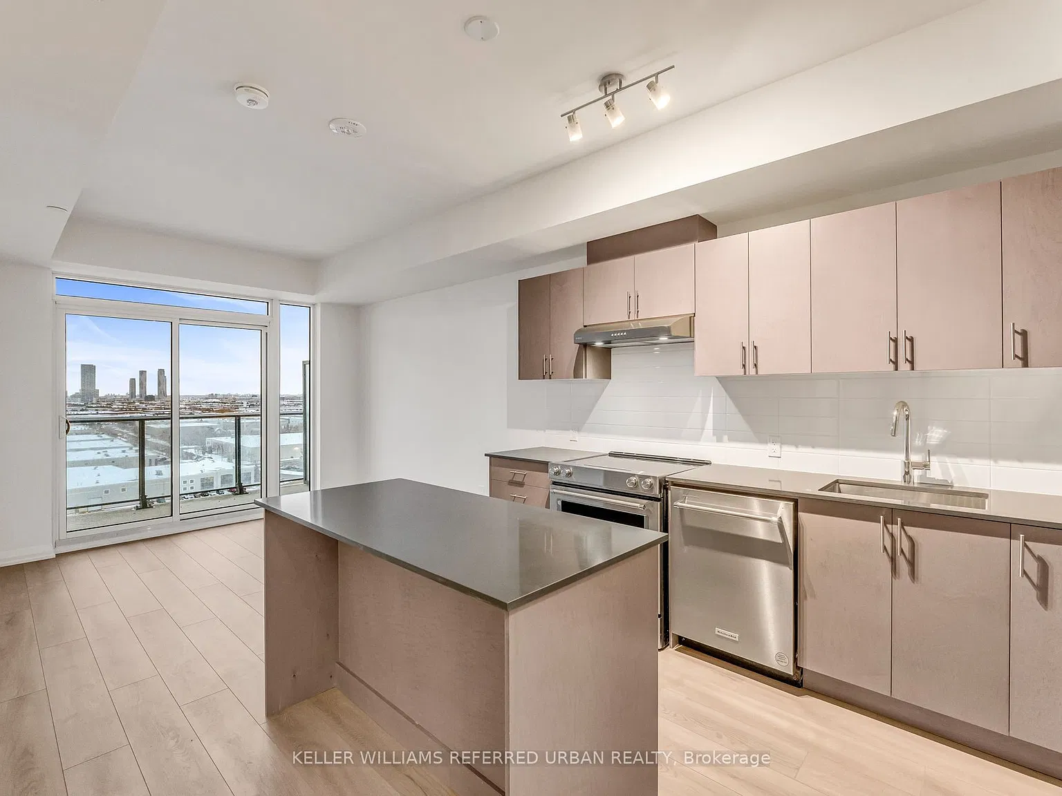 Charisma Condos 2 On The Park — Photo 4