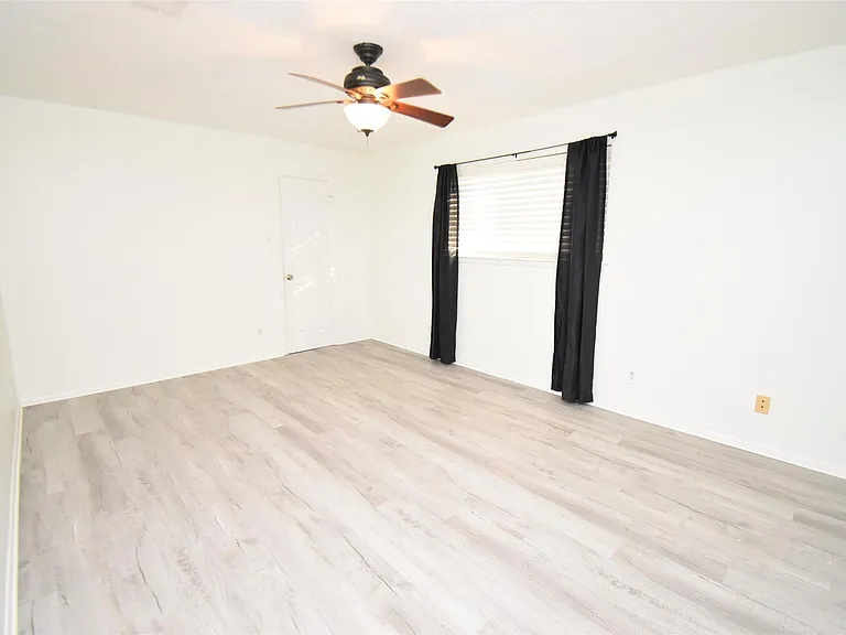 82 Harbor Ln — Photo 13