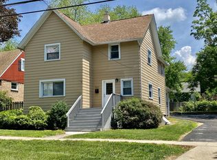 121 N Oakwood Ave, West Chicago, IL 60185