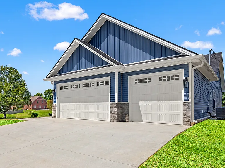 1038 Tamworth Ln — Photo 3
