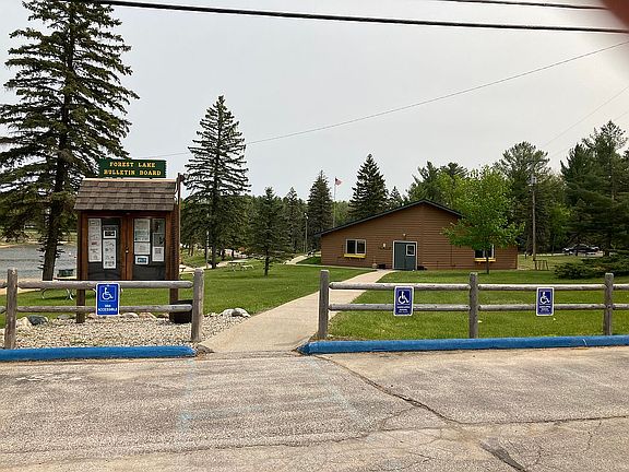 Forest Lake clubhouse
