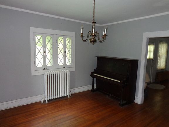 4th image of 27W211 Sunnyside Ave