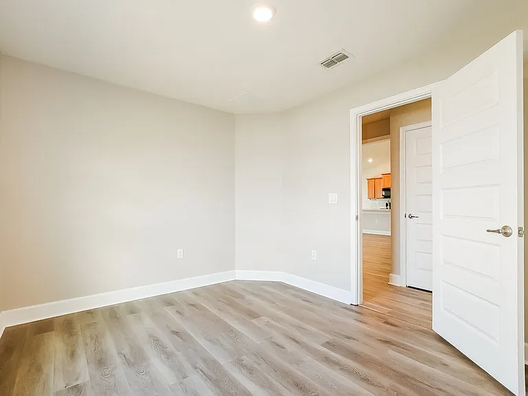 7803 Sloewood Dr — Photo 12