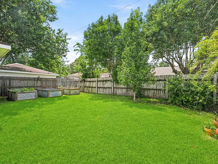 6131 Yarwell Dr — Photo 37