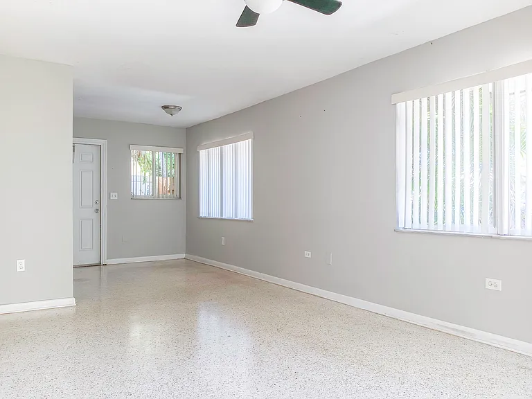 305 S Federal Hwy #1 — Photo 7