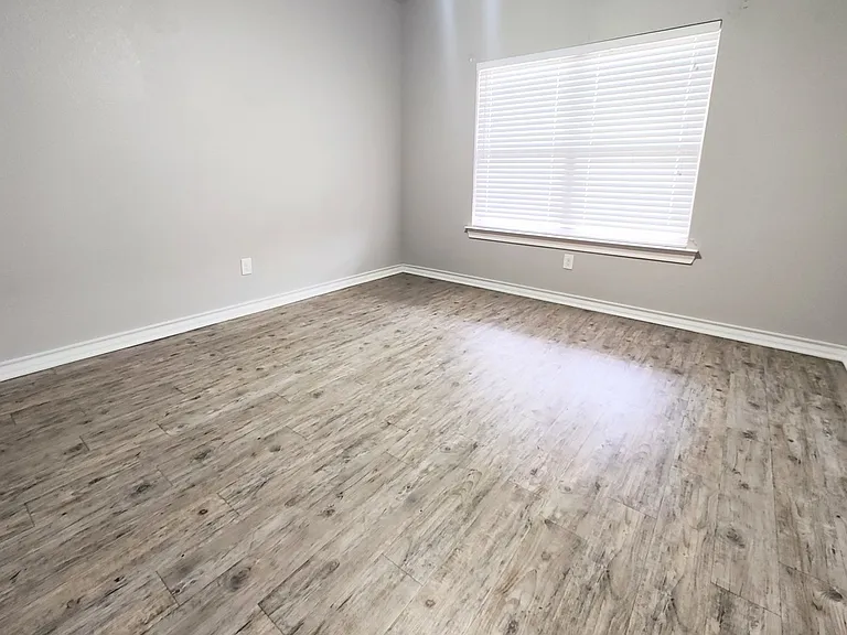 2215 Quitman Ave — Photo 7