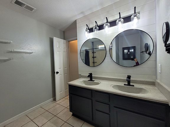 5th image of 9573 Brentwood Blvd