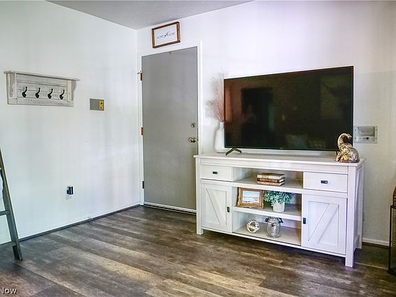 4th image of 16430 Heather Ln