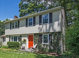 87 Winterberry Rd, Saunderstown, RI 02874