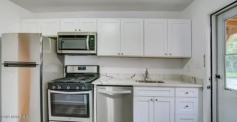 1 bed, 640 sqft, $2,200 — Photo 3